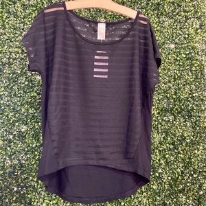 Small the color black